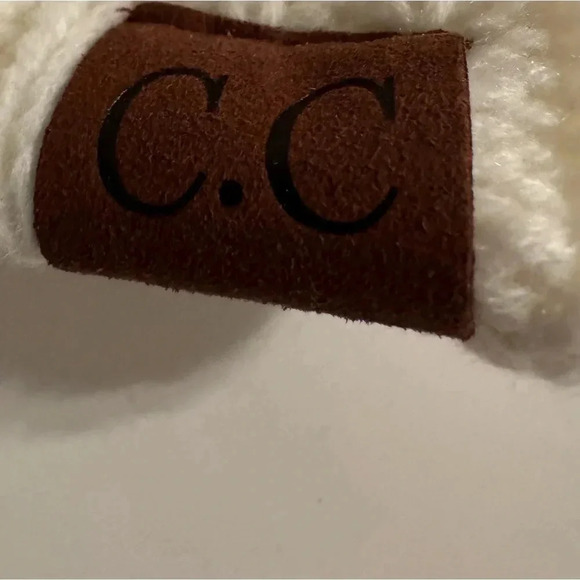 CC Beanie with pony tail hole - Picture 2 of 6